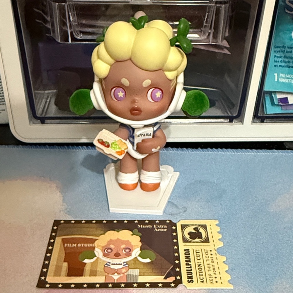 Skull Panda Musty Extra Actor popmart